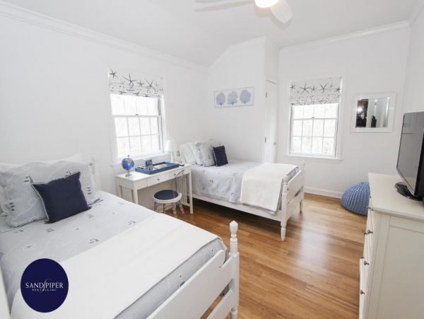 Cape Cod Home 994751