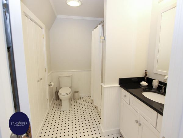 Cape Cod Home 994751