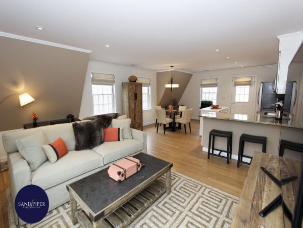Cape Cod Home 994751