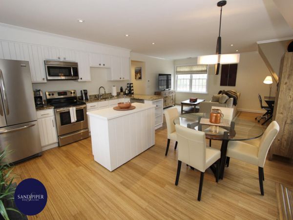 Cape Cod Home 994751