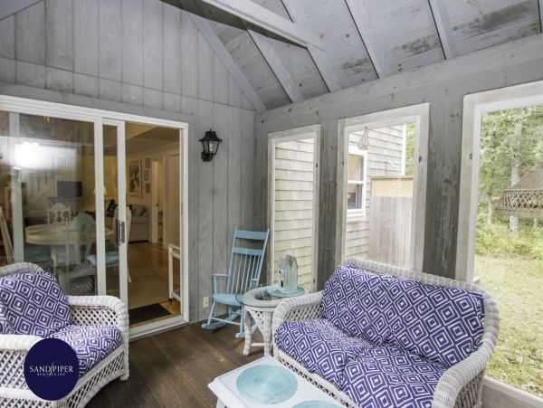 Cape Cod Home 994752