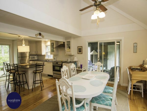 Cape Cod Home 994752