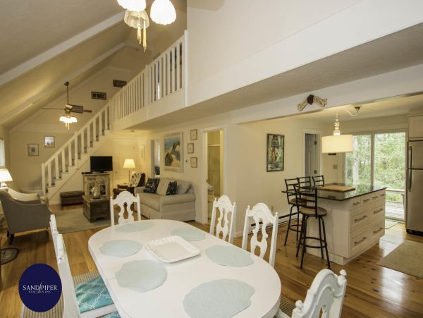 Cape Cod Home 994752