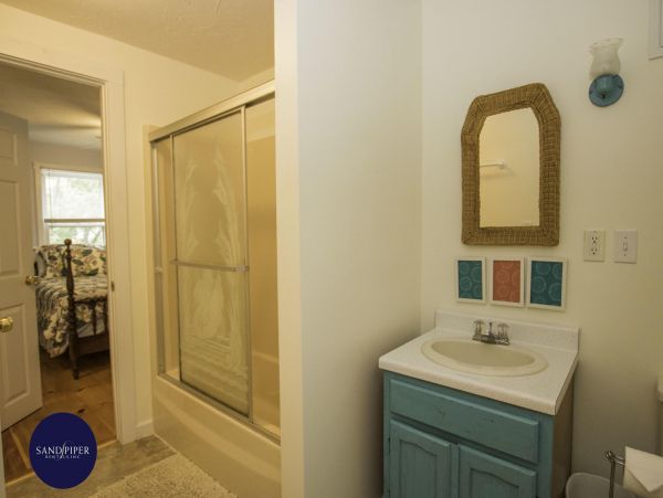 Cape Cod Home 994752