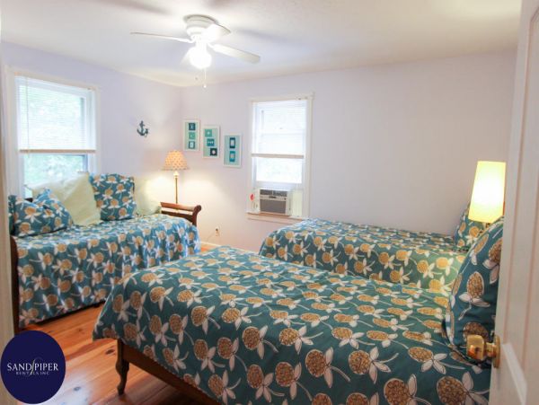 Cape Cod Home 994752