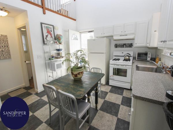 Cape Cod Home 994753