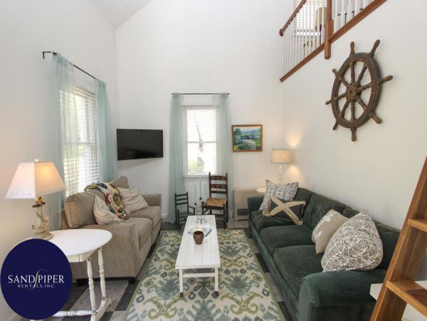Cape Cod Home 994753
