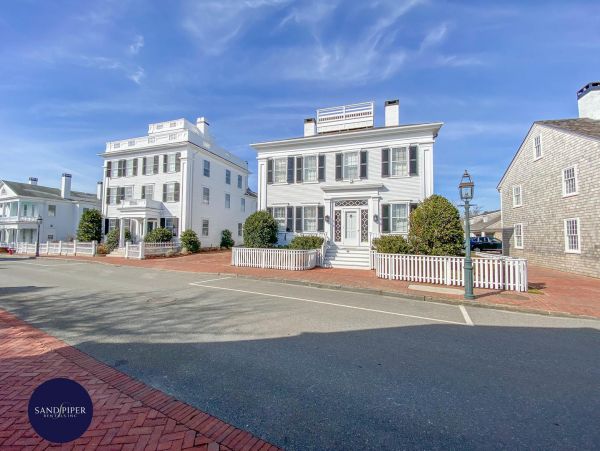 Cape Cod Home 994754