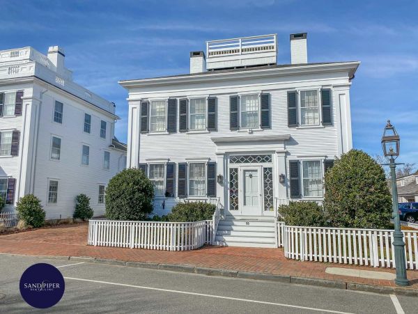 Cape Cod Home 994754