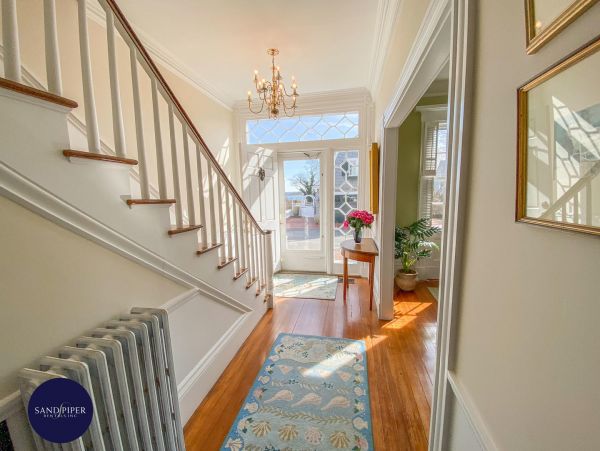 Cape Cod Home 994754