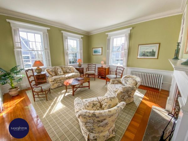 Cape Cod Home 994754
