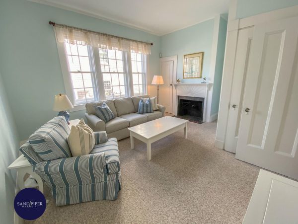 Cape Cod Home 994754