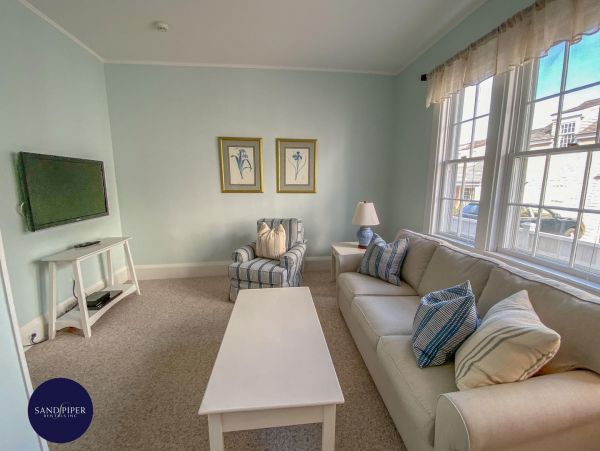 Cape Cod Home 994754