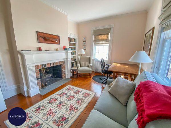 Cape Cod Home 994754
