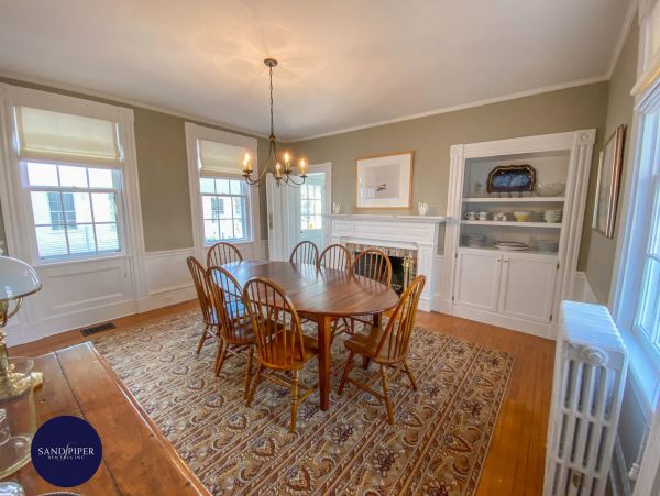 Cape Cod Home 994754