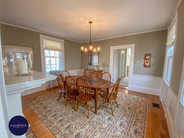 Cape Cod Home 994754