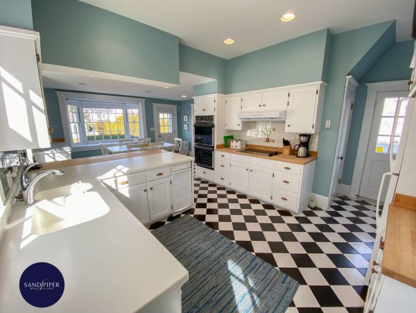 Cape Cod Home 994754