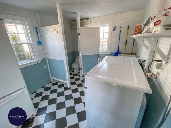Cape Cod Home 994754