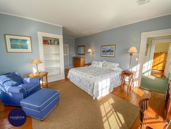 Cape Cod Home 994754