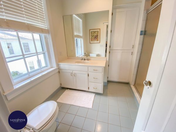 Cape Cod Home 994754
