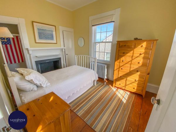 Cape Cod Home 994754