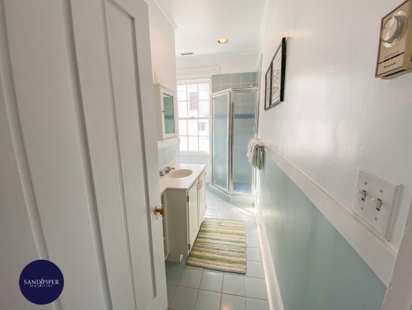 Cape Cod Home 994754