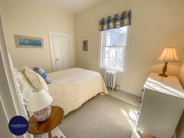 Cape Cod Home 994754