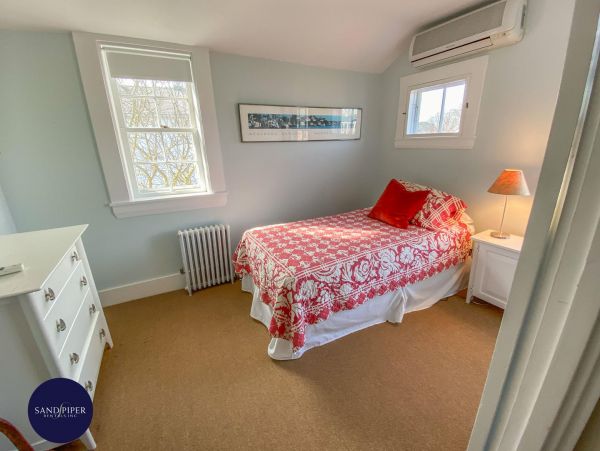 Cape Cod Home 994754