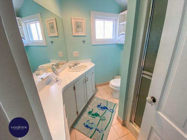 Cape Cod Home 994754