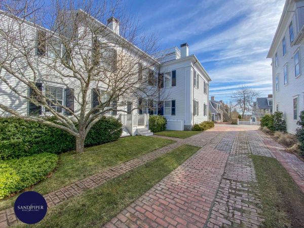 Cape Cod Home 994754