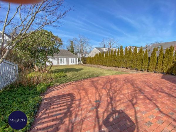 Cape Cod Home 994754