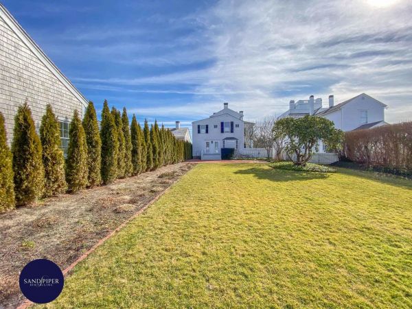 Cape Cod Home 994754