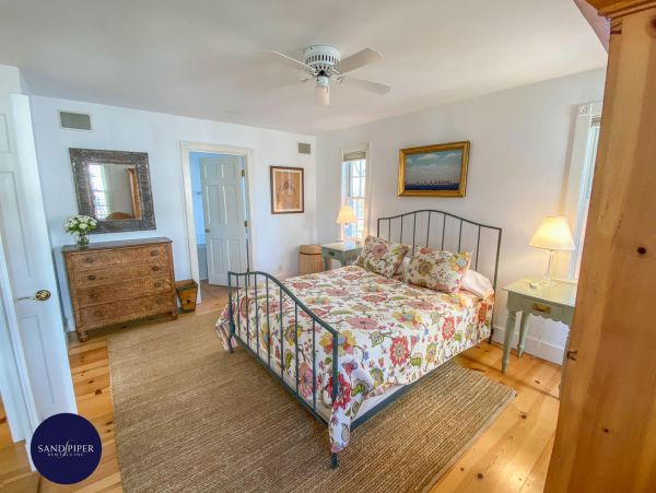 Cape Cod Home 994754