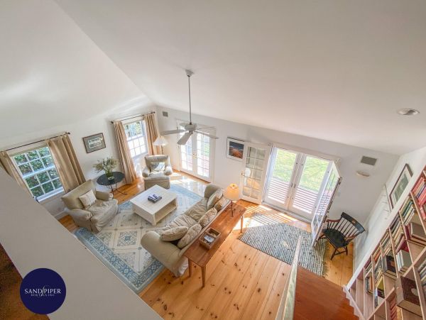 Cape Cod Home 994754