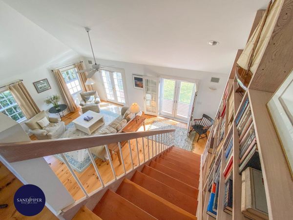 Cape Cod Home 994754