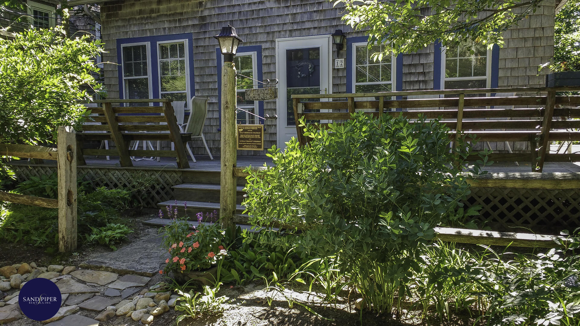 Cape Cod Home 994755