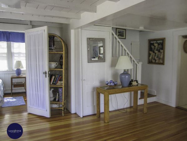 Cape Cod Home 994755