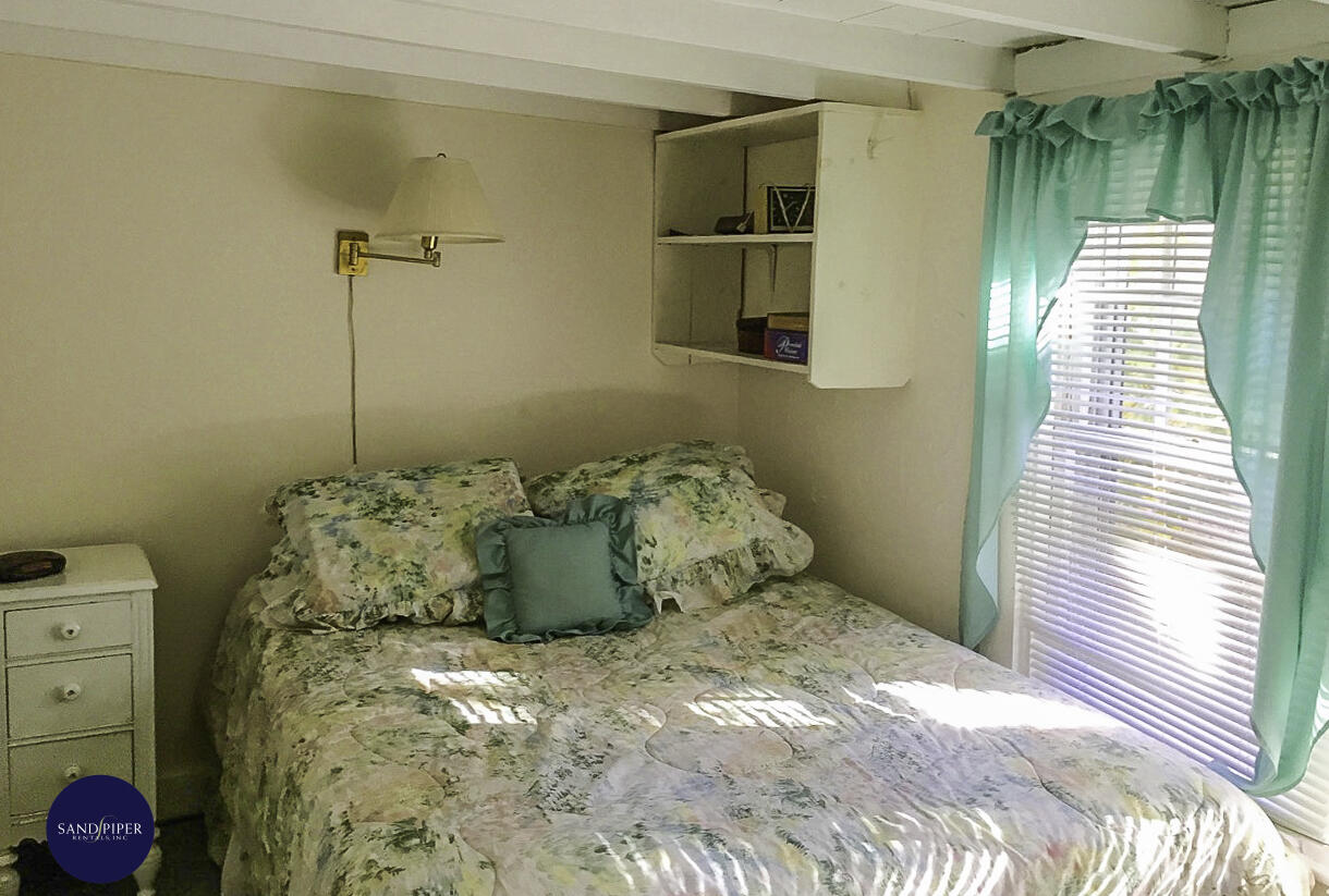 Cape Cod Home 994755