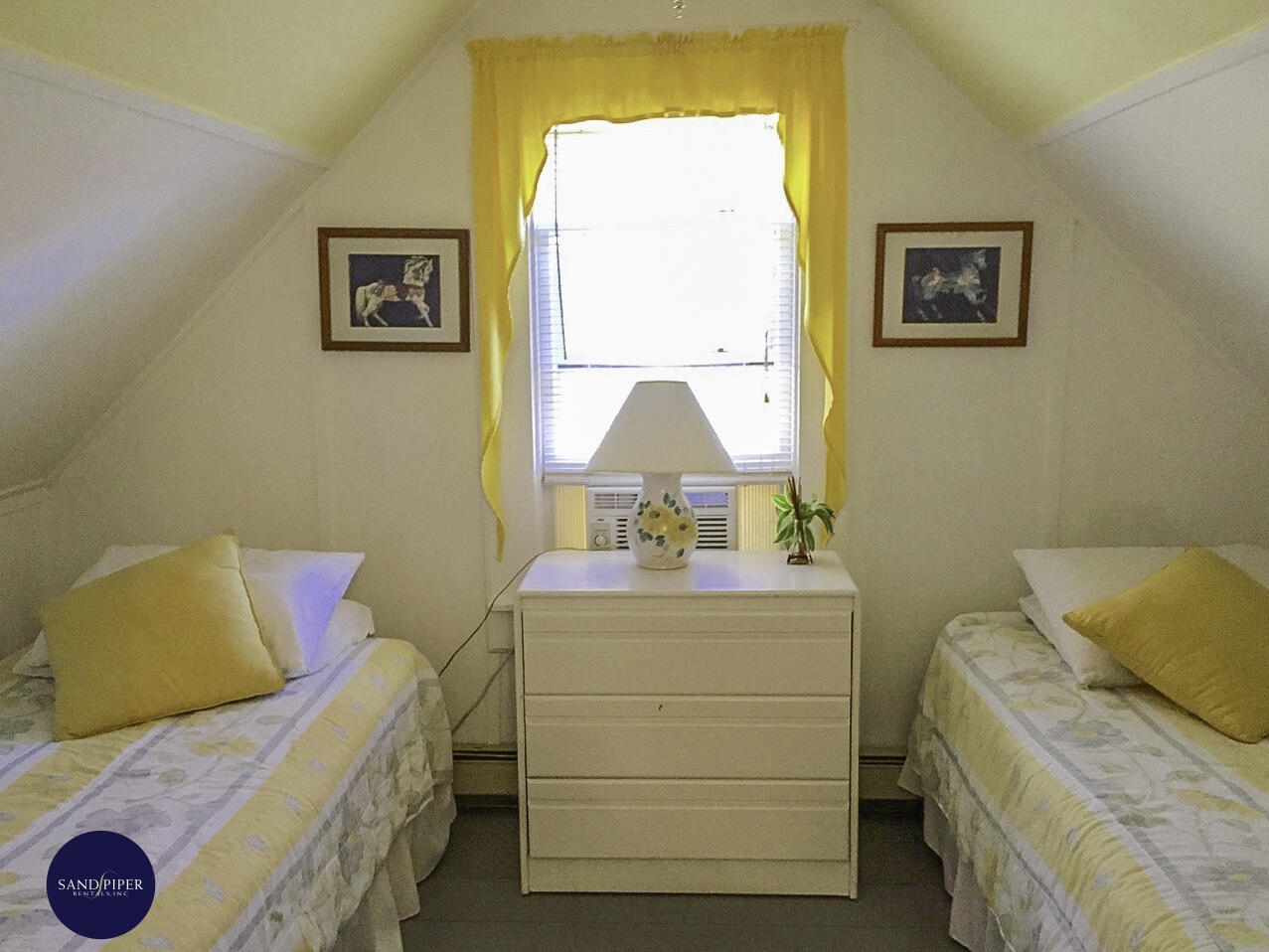 Cape Cod Home 994755