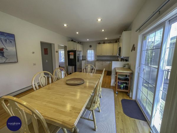 Cape Cod Home 994756