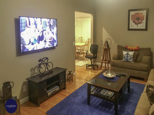 Cape Cod Home 994756