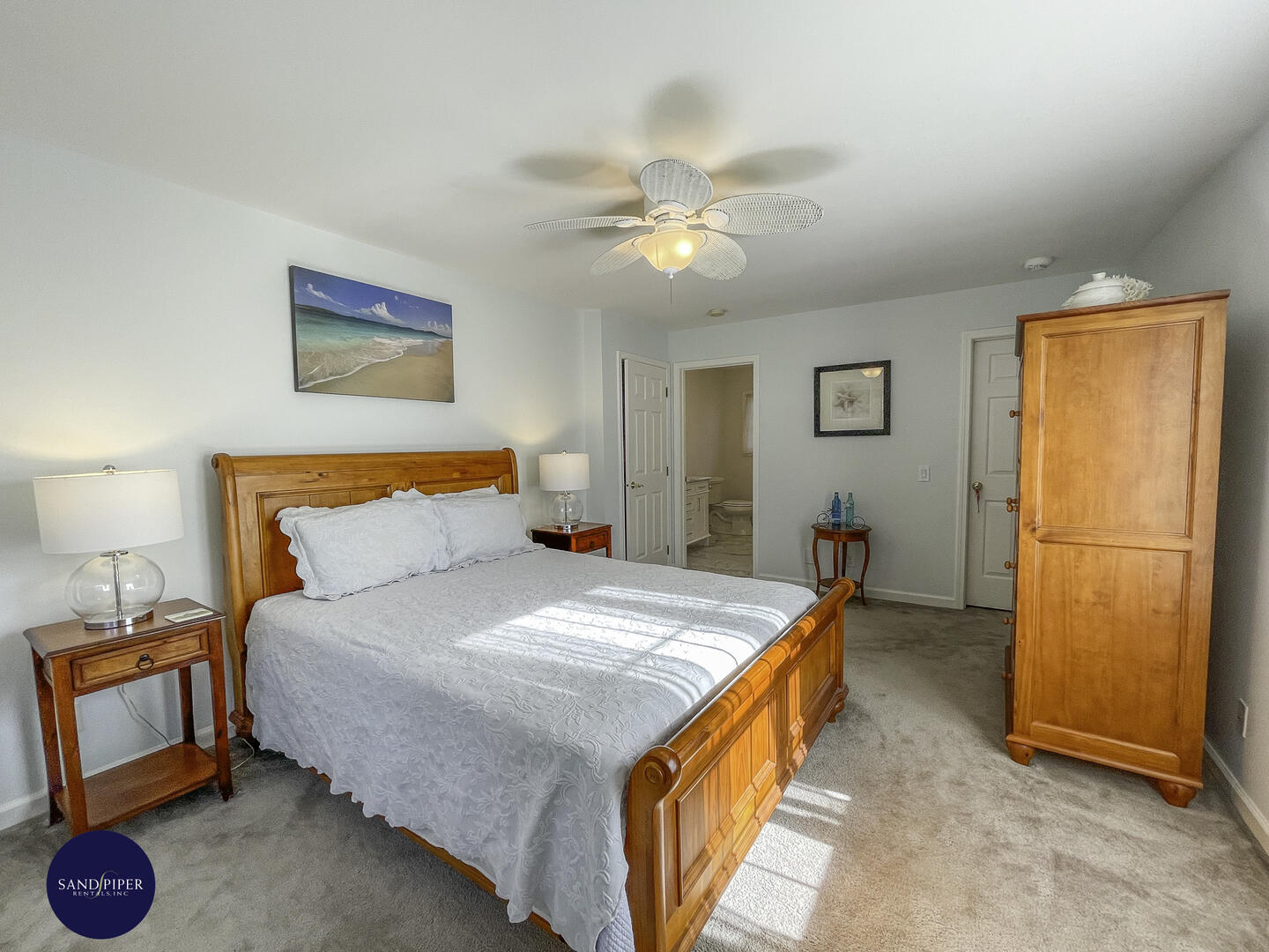 Cape Cod Home 994756