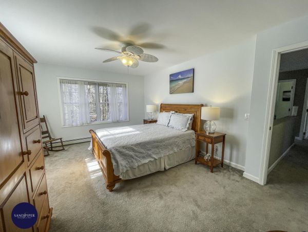 Cape Cod Home 994756