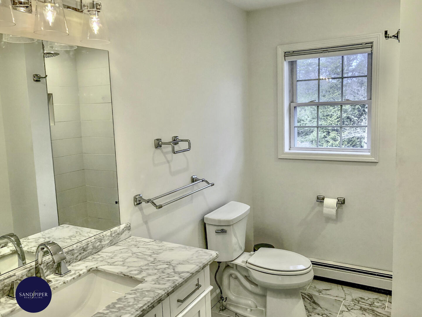 Cape Cod Home 994756