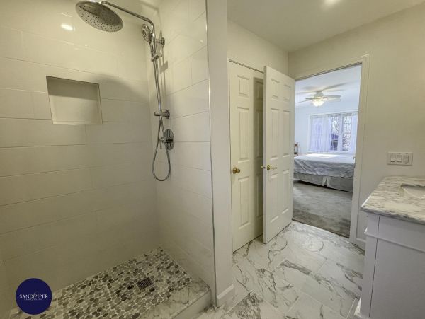 Cape Cod Home 994756