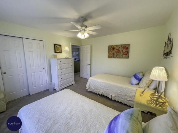 Cape Cod Home 994756