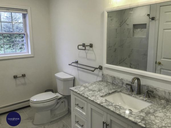 Cape Cod Home 994756
