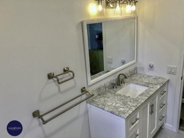 Cape Cod Home 994756