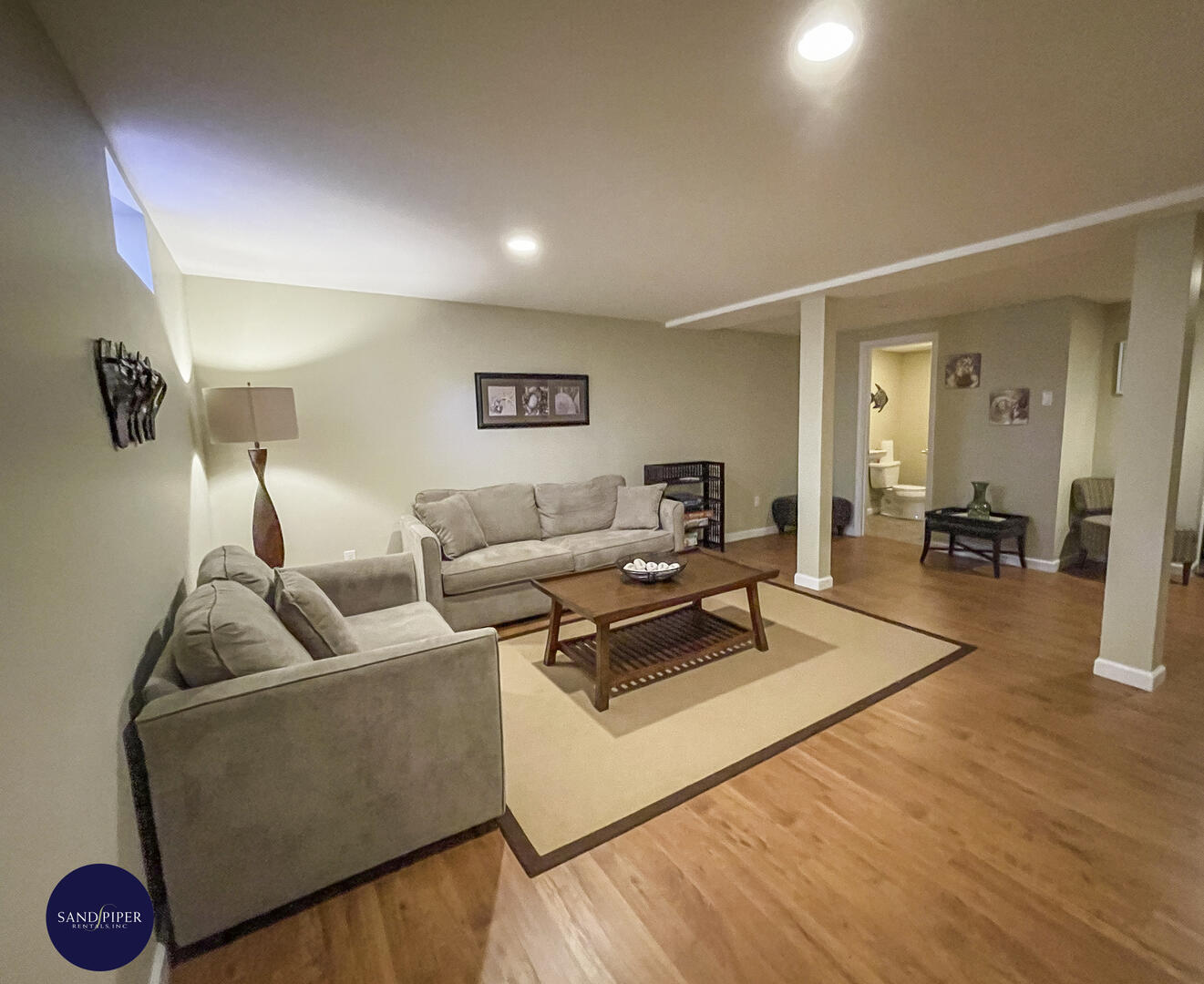 Cape Cod Home 994756