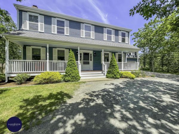Cape Cod Home 994757